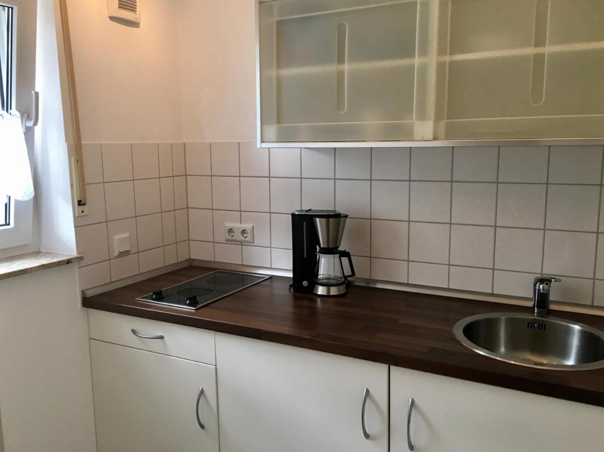 Suitetrails - Bed & Kitchen