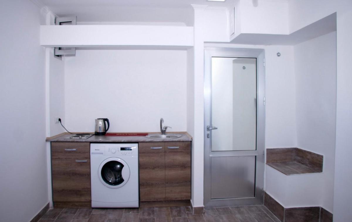 Suitetrails - Apartment on Saryan 24