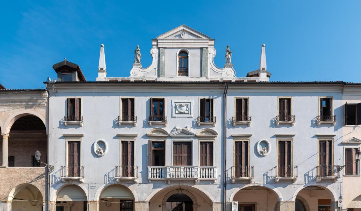 Hotel Casa Del Pellegrino - Housity