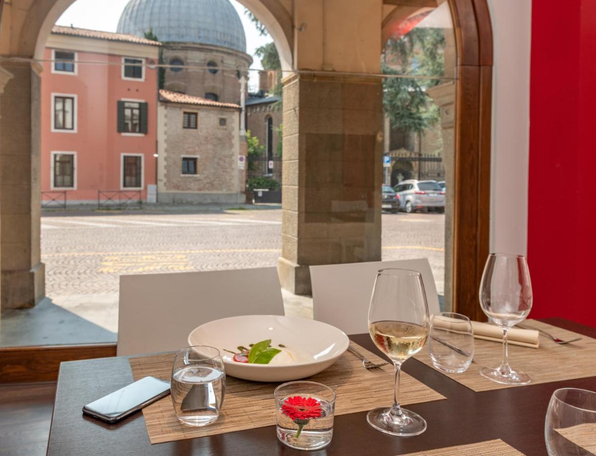 Hotel Casa Del Pellegrino - Housity