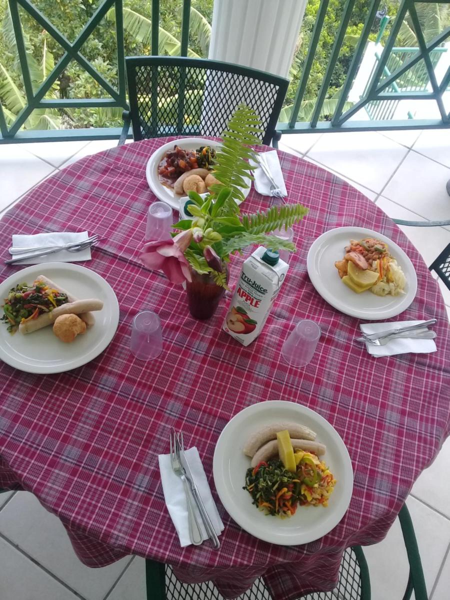 Pink Rock Inn Bed and Breakfast - Housity