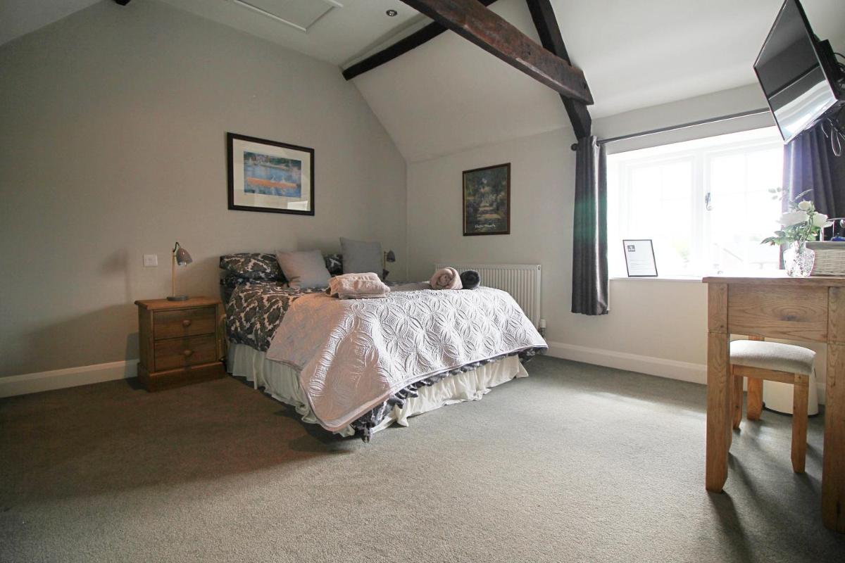 The Globe Inn Alvington - Housity