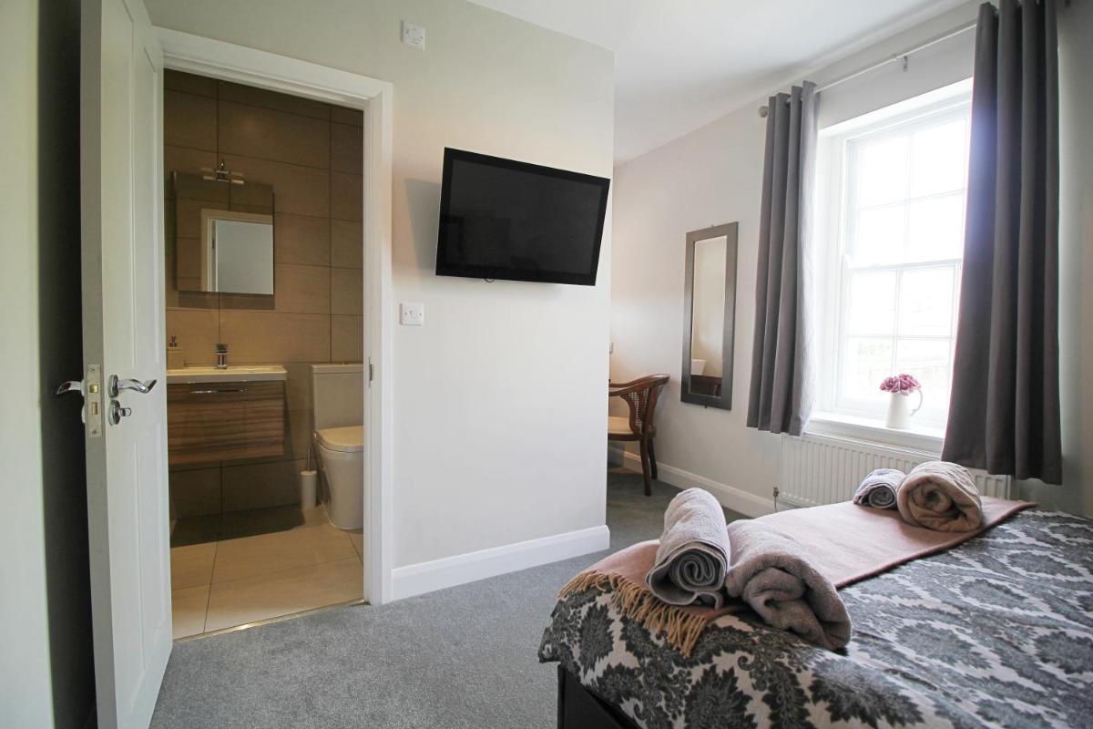 The Globe Inn Alvington - Housity