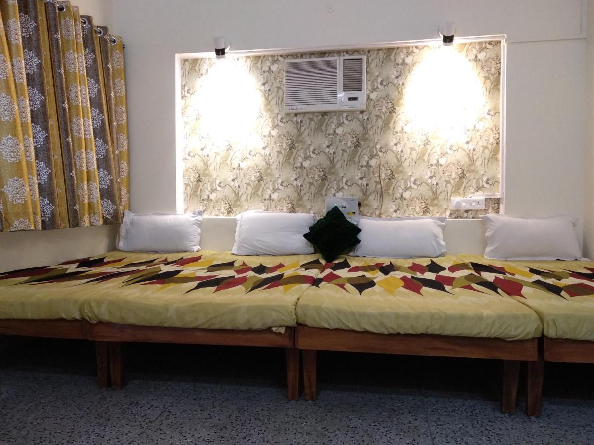 2 AC Rooms with Kitchen & Lounge near Ganges - Housity