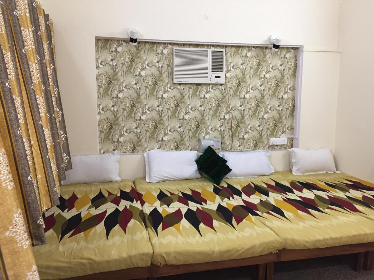 2 AC Rooms with Kitchen & Lounge near Ganges - Housity