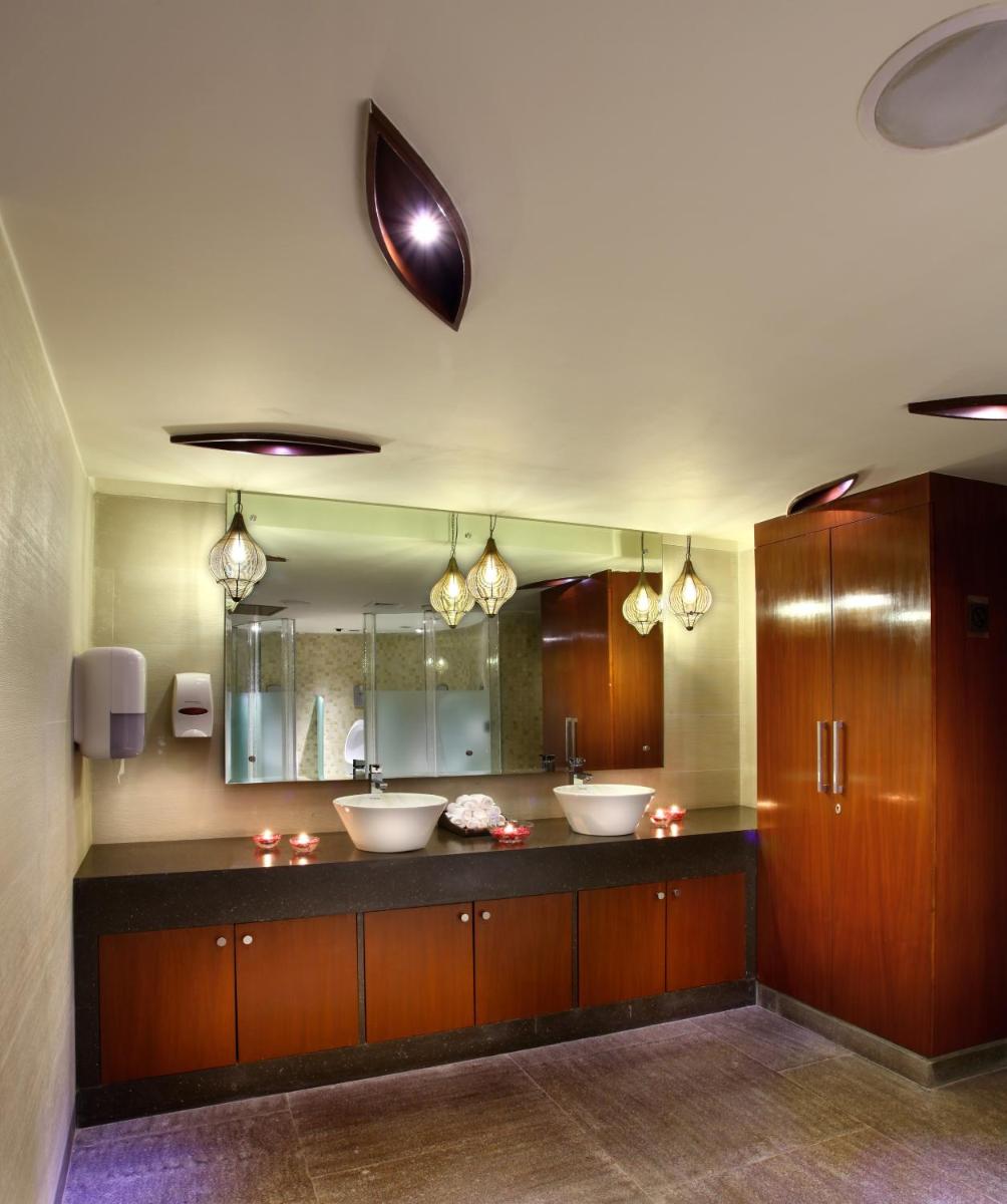 Suitetrails - Mahagun Sarovar Portico Suites