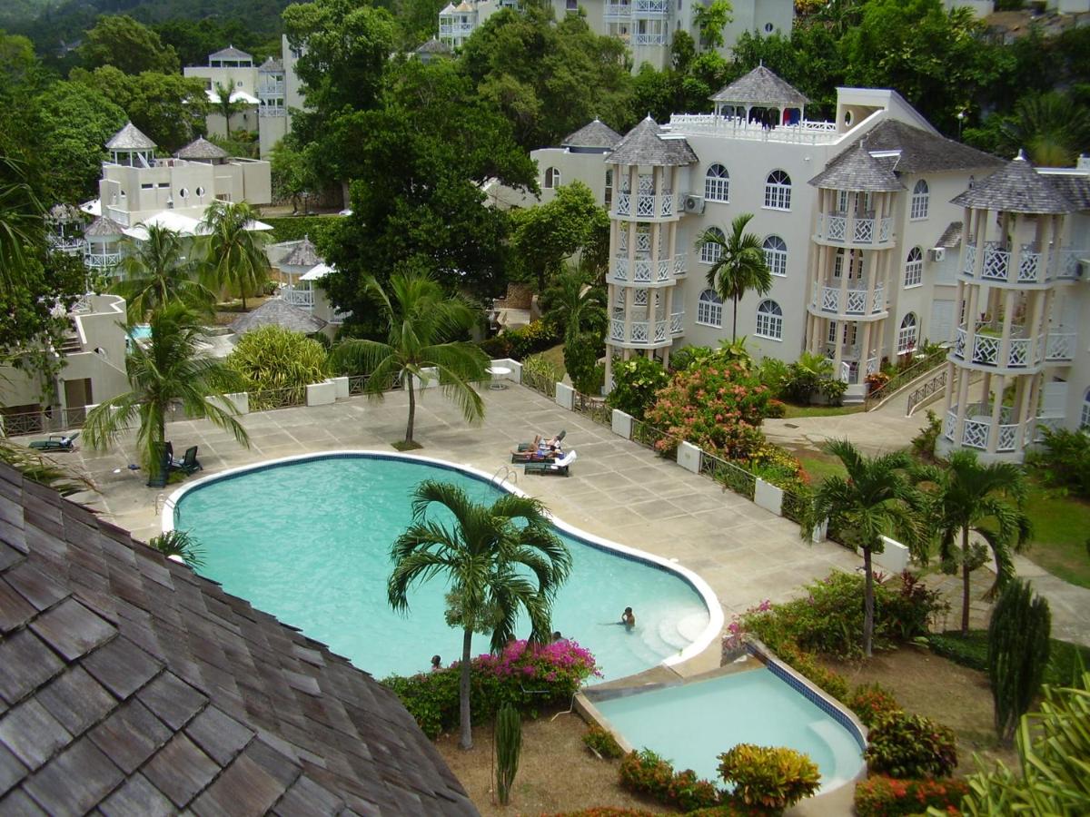 Secluded Studio@Sky Castles, Columbus Heights, Ocho Rios - Housity