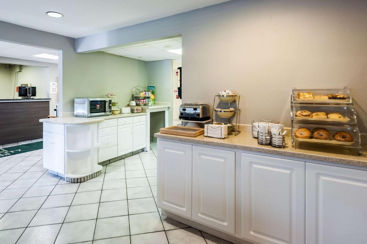 Quality Inn Solomons - Beacon Marina - Housity