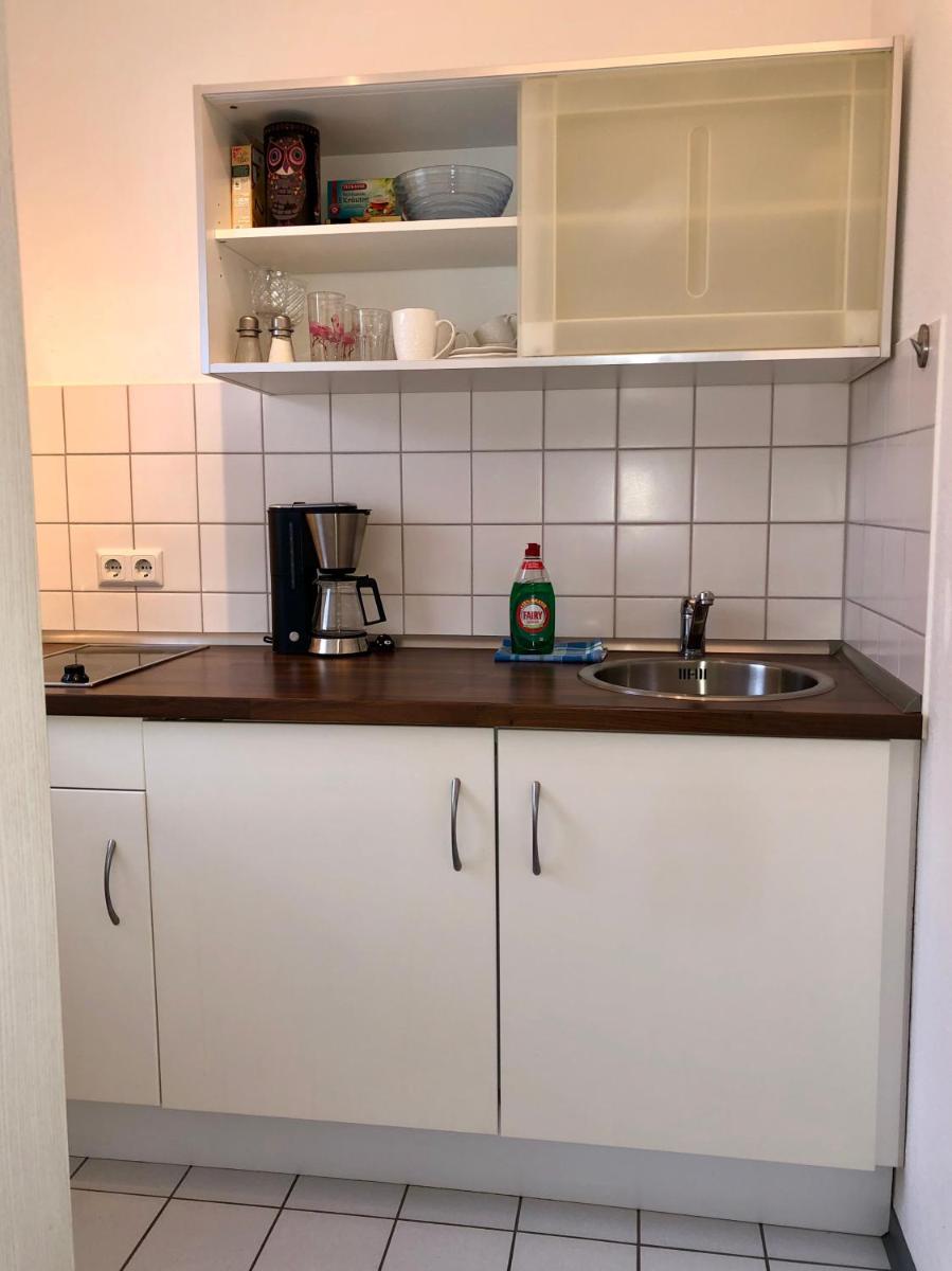 Suitetrails - Bed & Kitchen