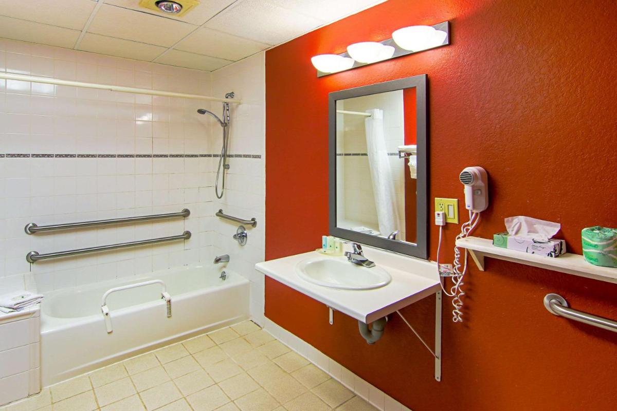 Quality Inn Plainfield I-395 - Housity