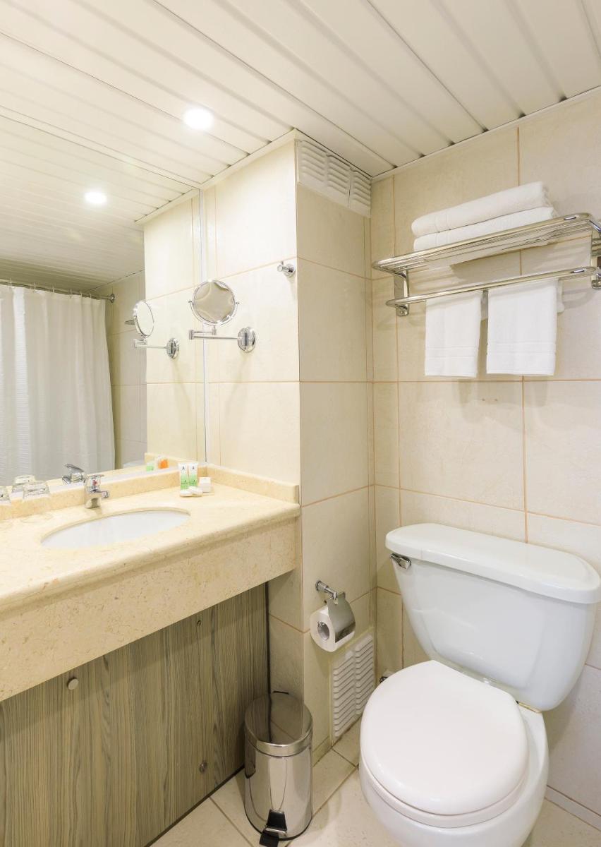 Hotel Frontera Plaza - Housity