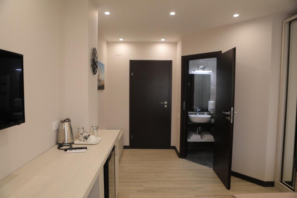 4Room Hotel - Hizvo