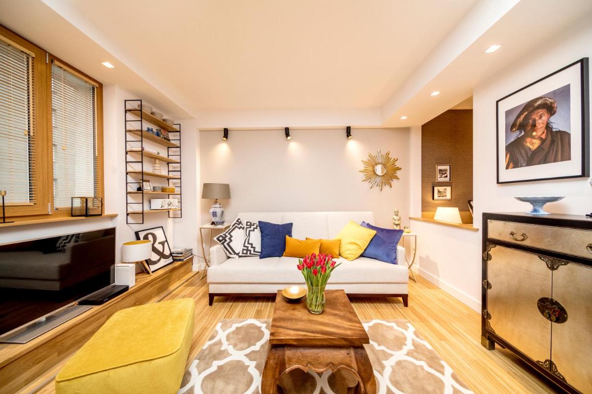 Golden Apartment with Air Condition by Your Freedom - Housity