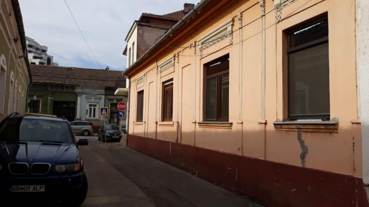 Old Town Apartament Oradea - Housity