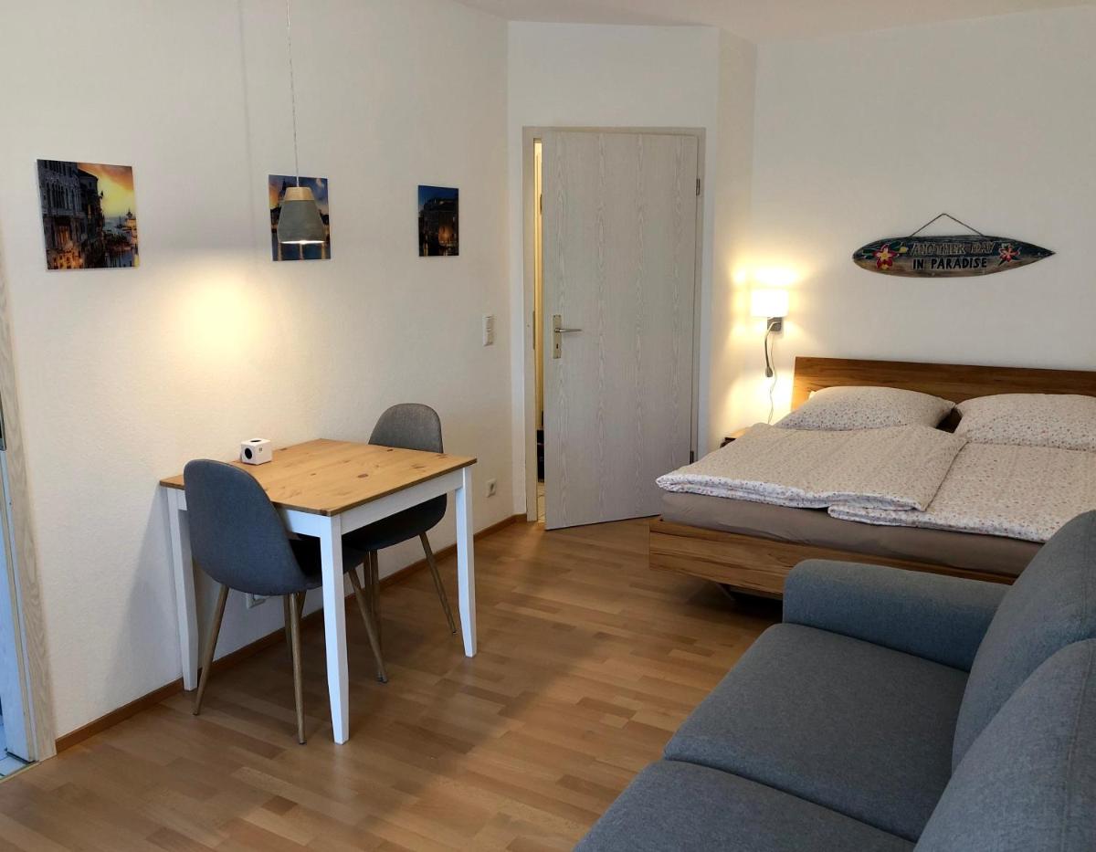 Suitetrails - Bed & Kitchen