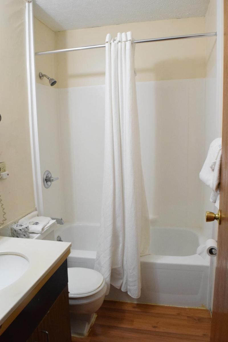 Budget Inn Ontario - Housity