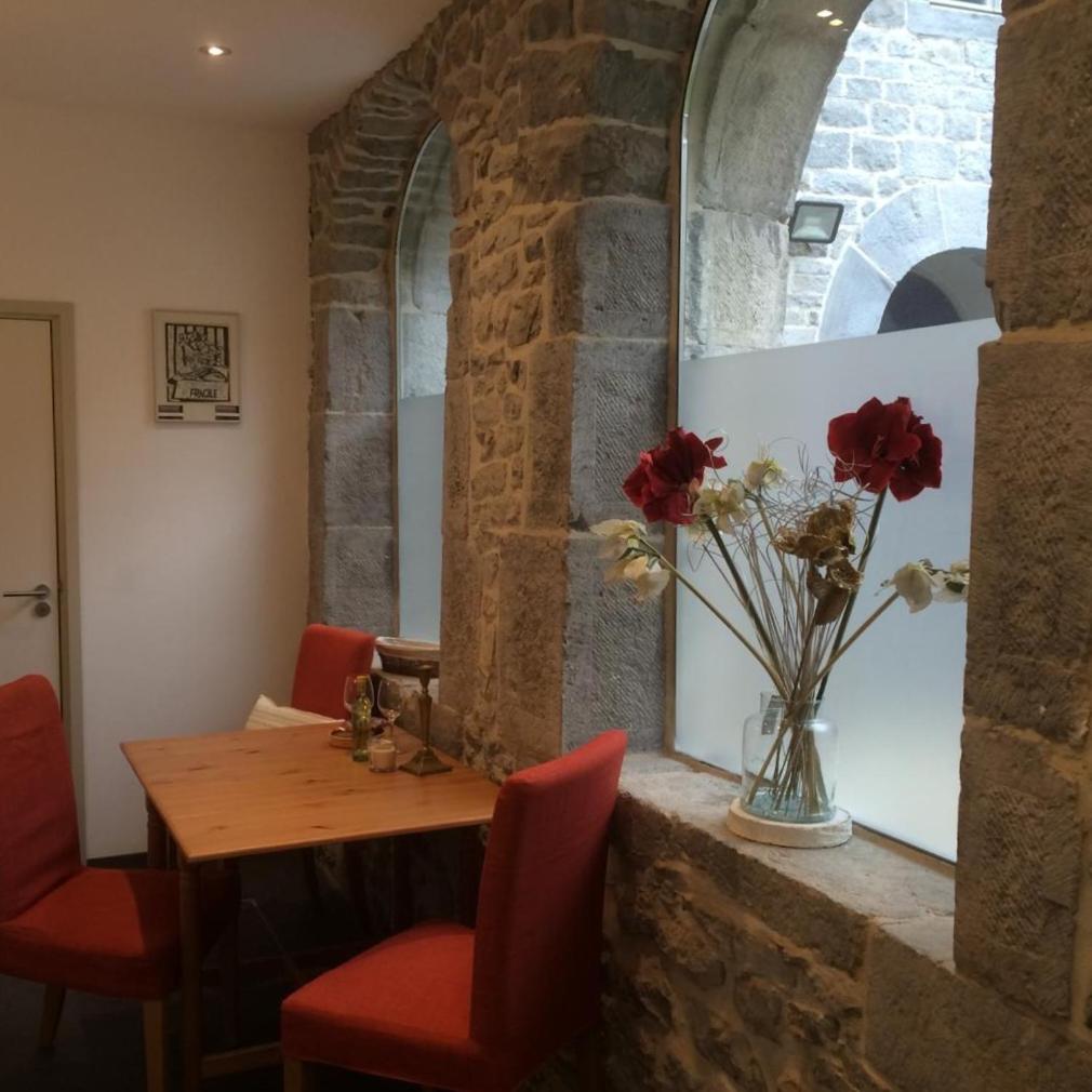 Suitetrails - Les Roques Apartments in historical Monastery