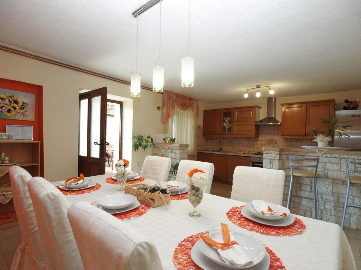 Apartment Krizanci 1862 - Housity