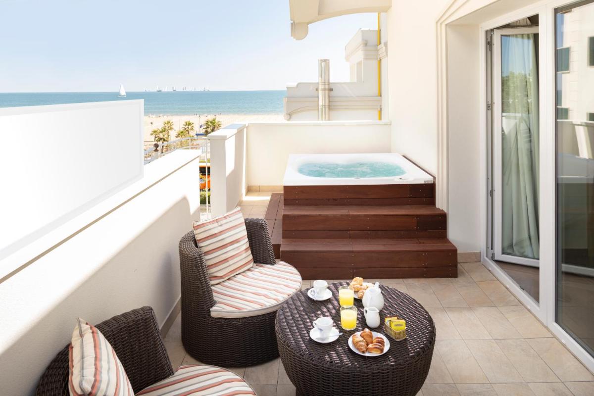 Hotel Ambassador - Housity