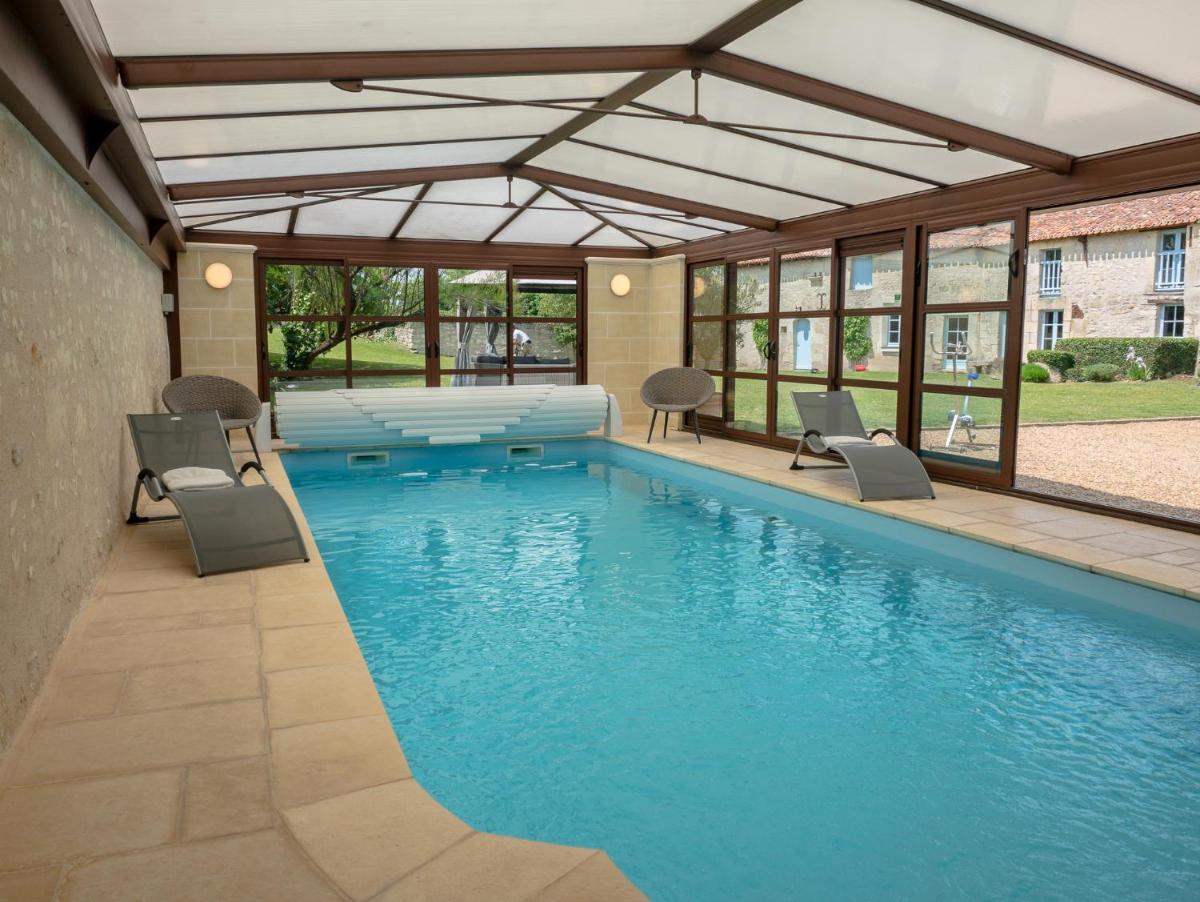 Suitetrails - Holiday Home for 10 Guests With Pool Spa and Sauna