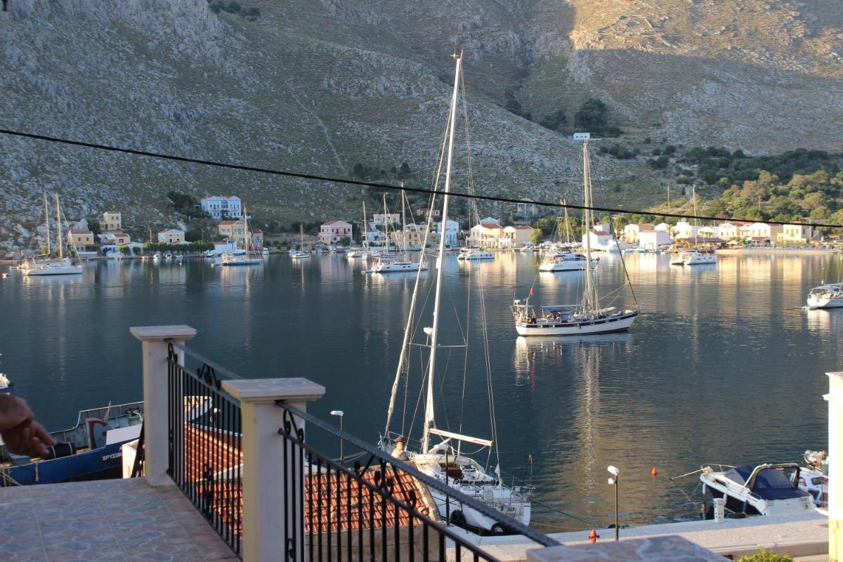 Suitetrails - Gompos Apartment - Cozy Apartment next to the sea - Amazing Sea View