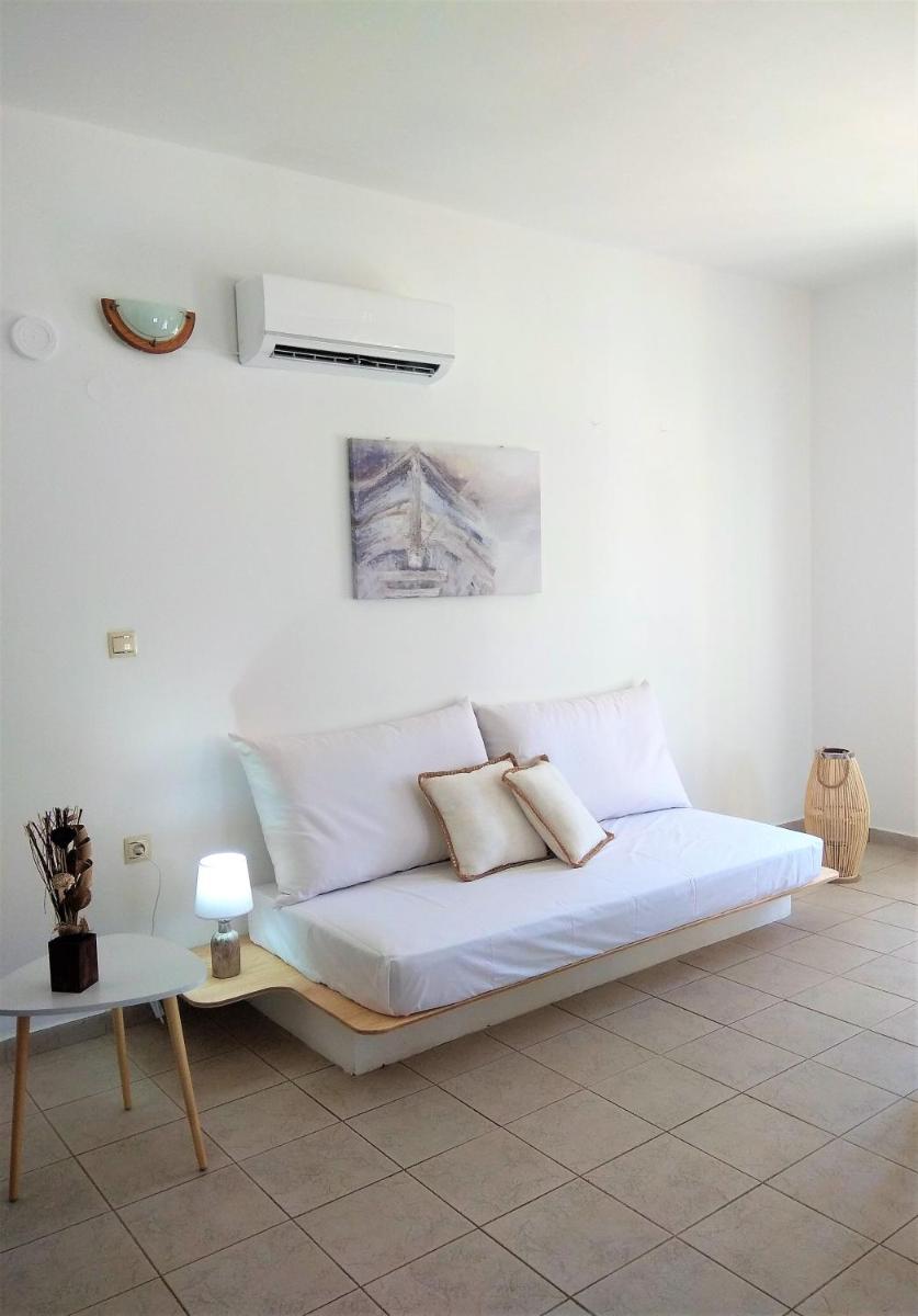 Suitetrails - Gompos Apartment - Cozy Apartment next to the sea - Amazing Sea View