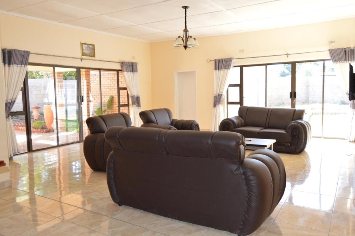 Suitetrails - Chitova’s Guesthouse