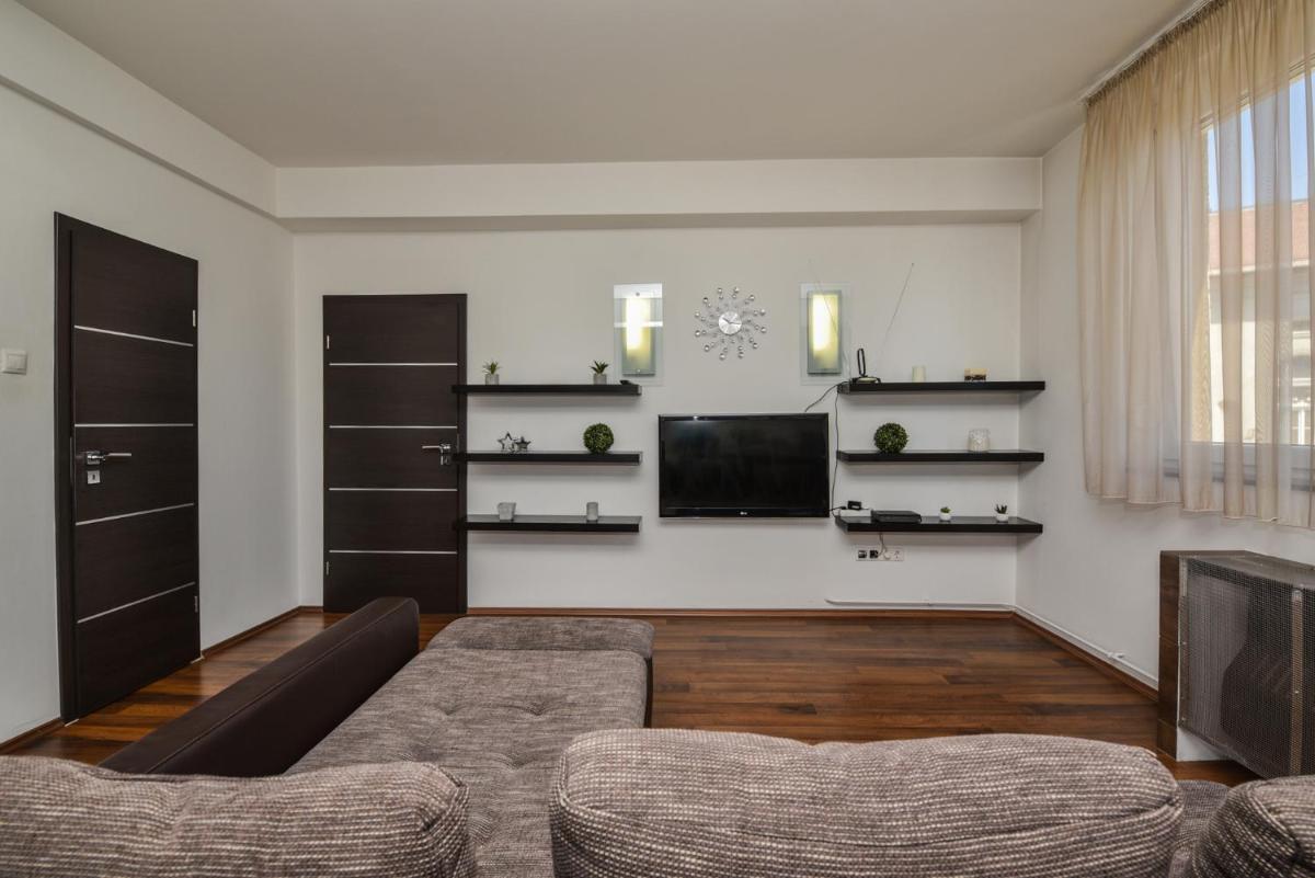 Castle Apartment With Panoramic Balcony - Housity