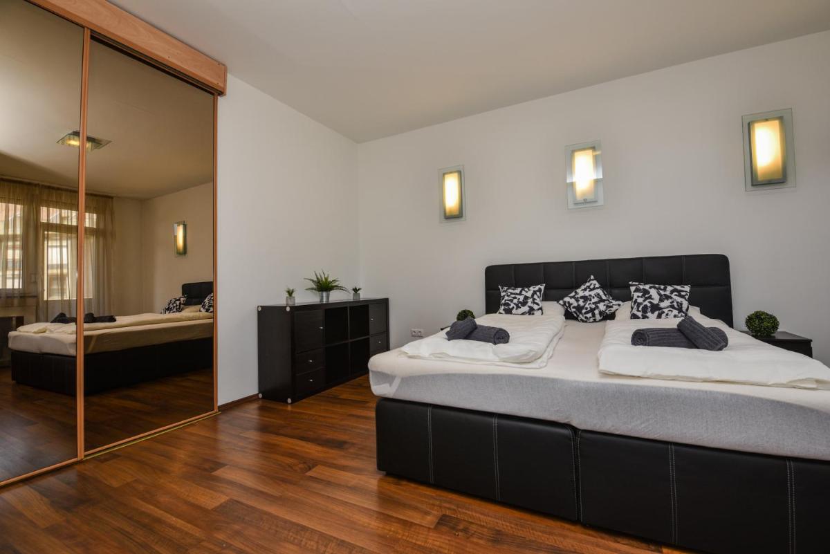 Castle Apartment With Panoramic Balcony - Housity