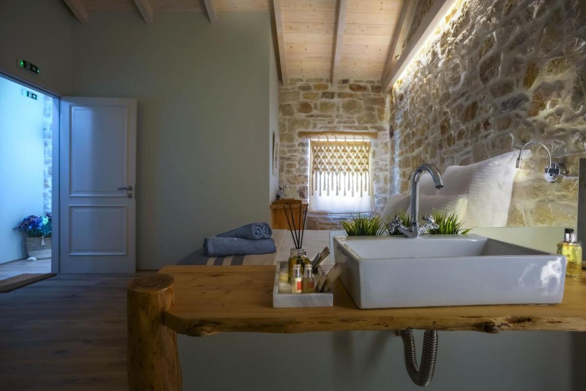 Paxos Fairytales Lovenest 1 - Housity