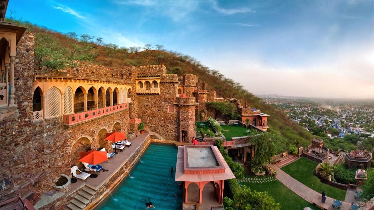 Neemrana Fort-Palace - Housity