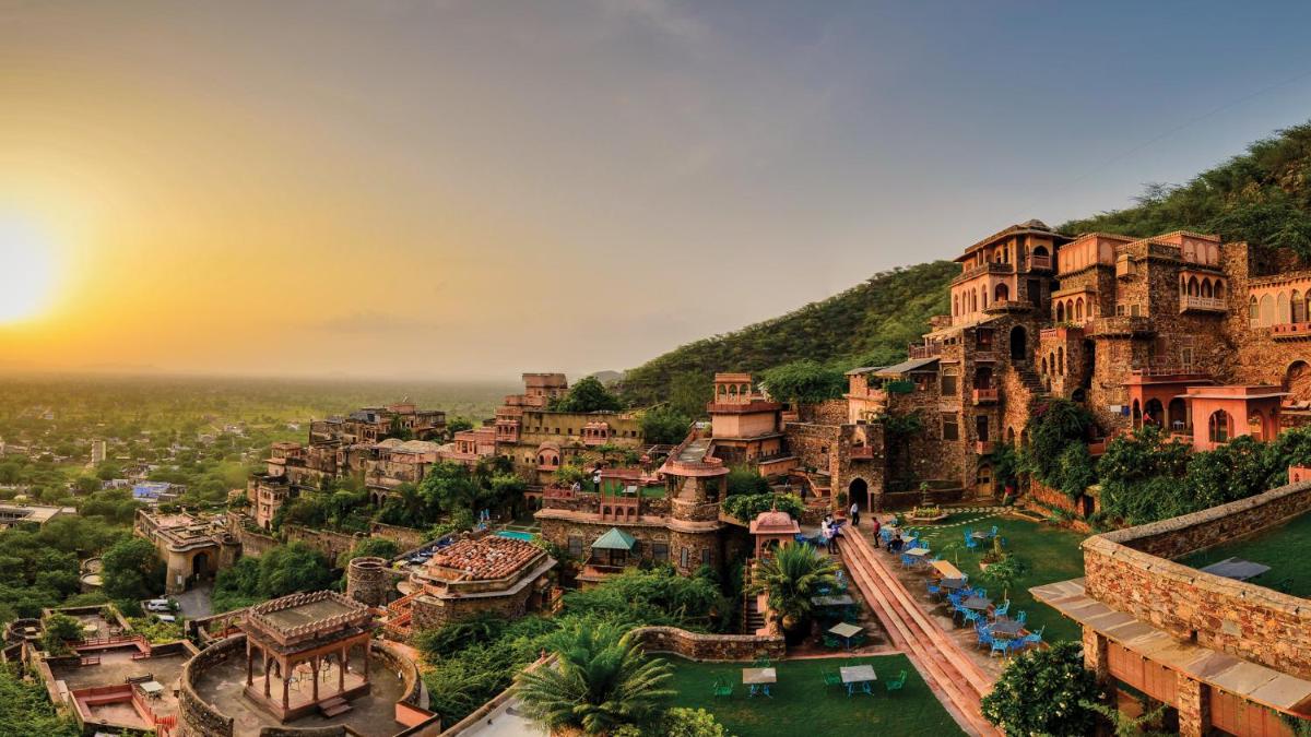 Neemrana Fort-Palace - Housity