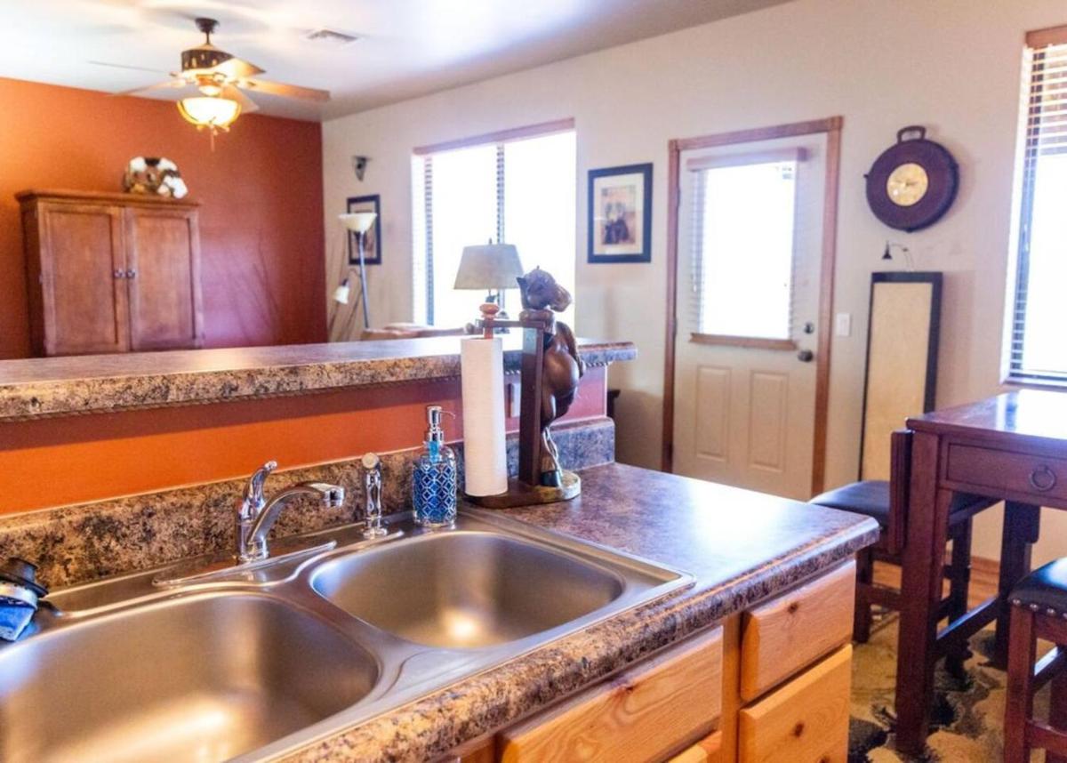 Elegant Cottage with Wonderful Views near FH Lake - Housity