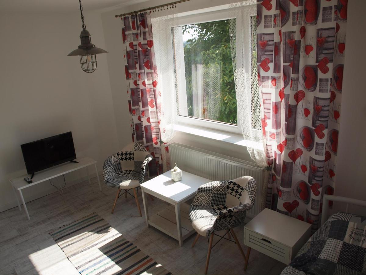 Wakacje u Babci Krysi - Housity