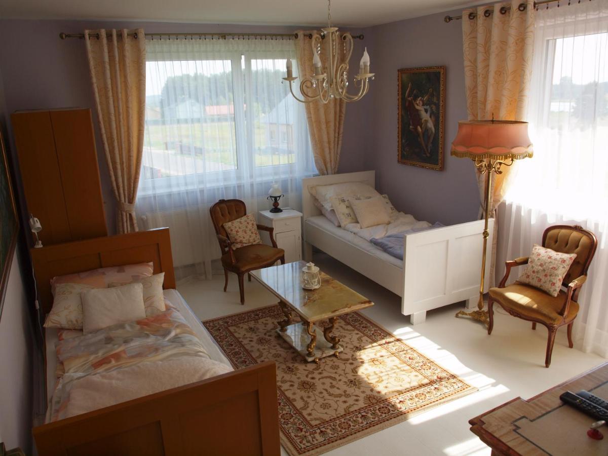 Wakacje u Babci Krysi - Housity