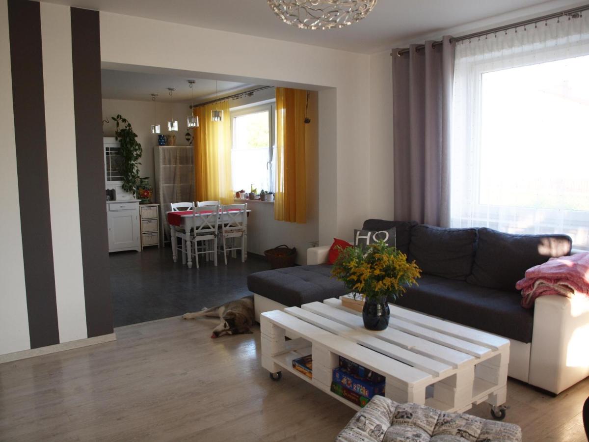 Wakacje u Babci Krysi - Housity