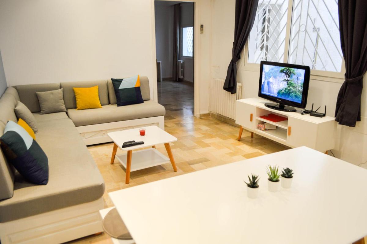 Suitetrails - Cosy apartment @ La marsa Corniche-Beach