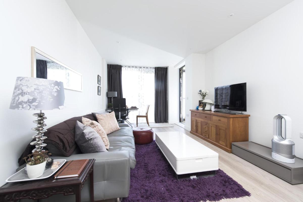 Modern 1 Bedroom Flat near Canary Wharf in London - Housity