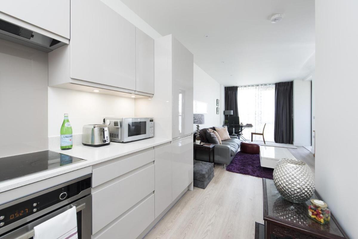Modern 1 Bedroom Flat near Canary Wharf in London - Housity