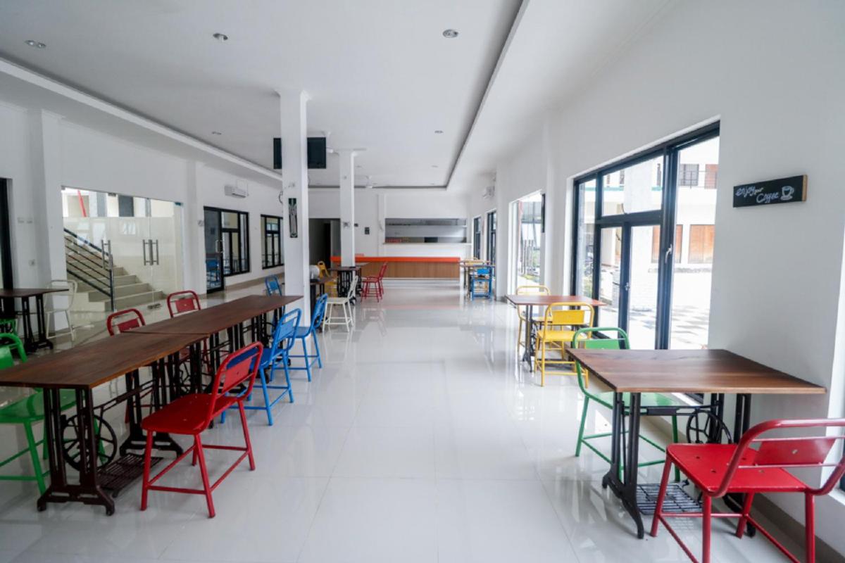 Suitetrails - RedDoorz Plus near Kualanamu Airport