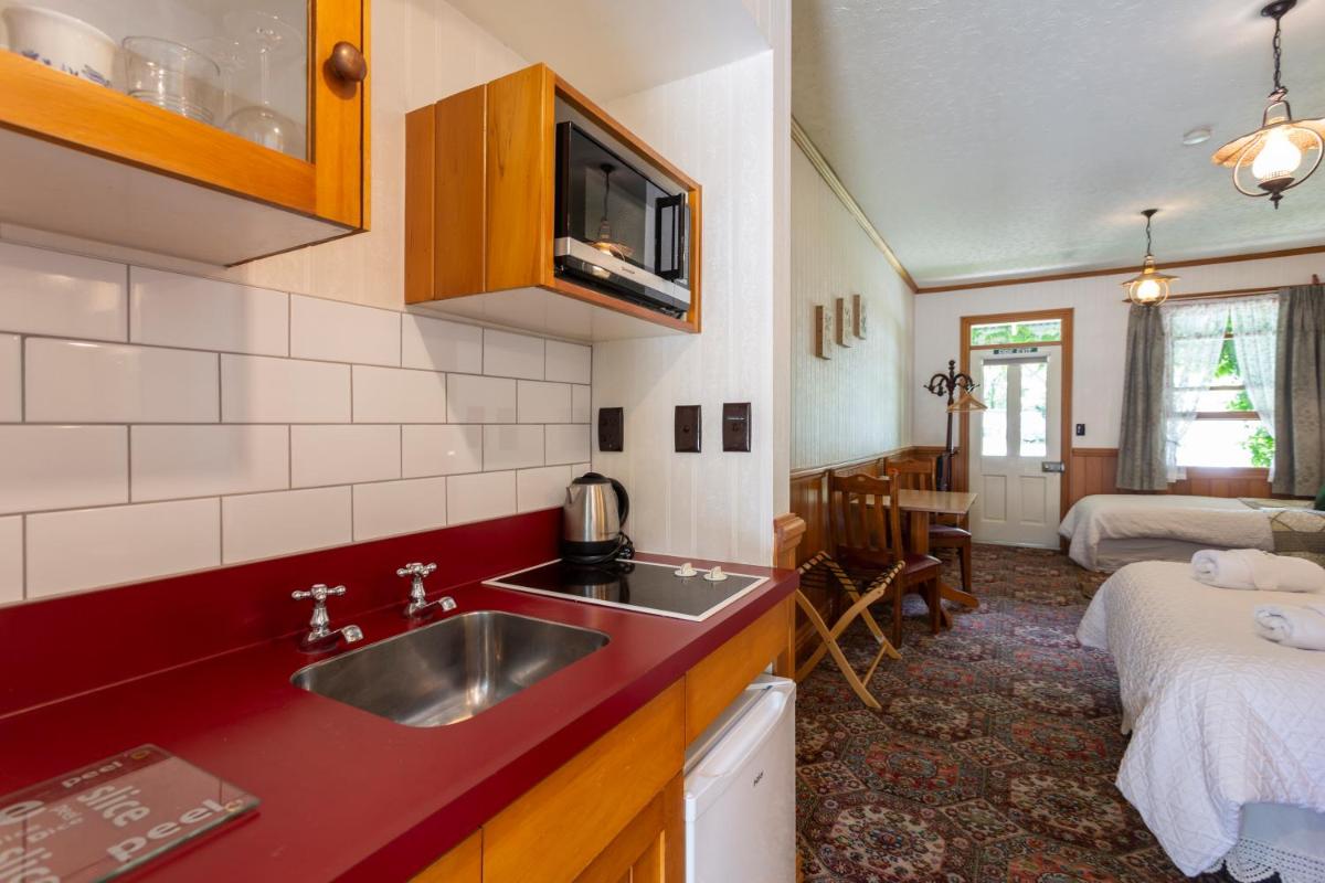 Settlers Cottage Motel - Housity