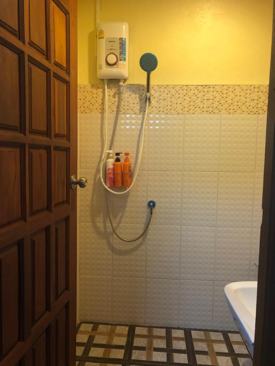 Ruen Thai Ban Rim Nam - Housity
