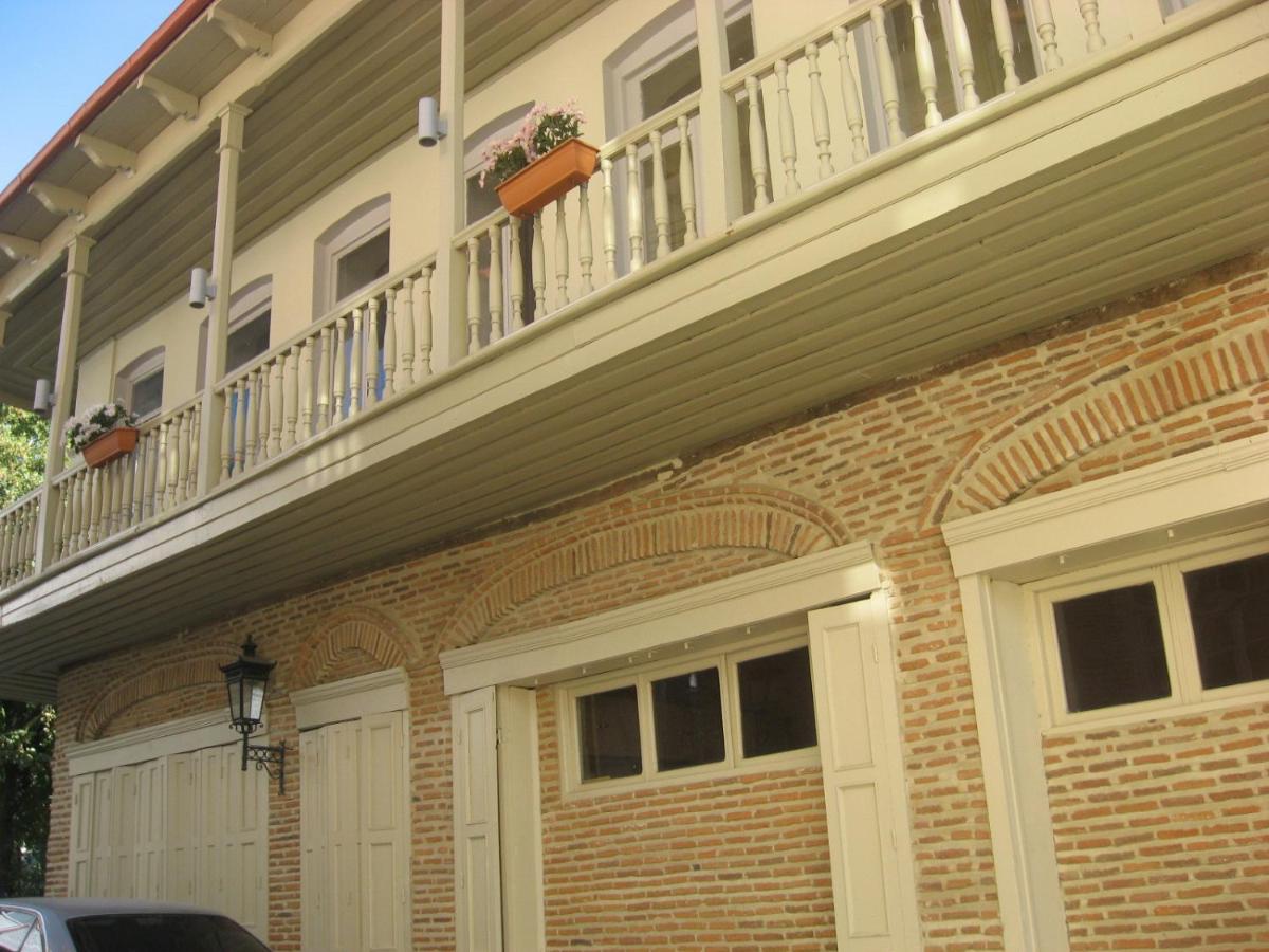 Nana's Guest House - Housity