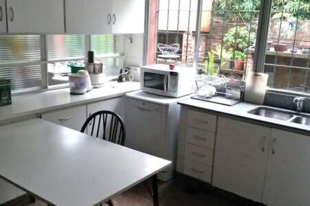 Suitetrails - Habitación en casa con gran jardín