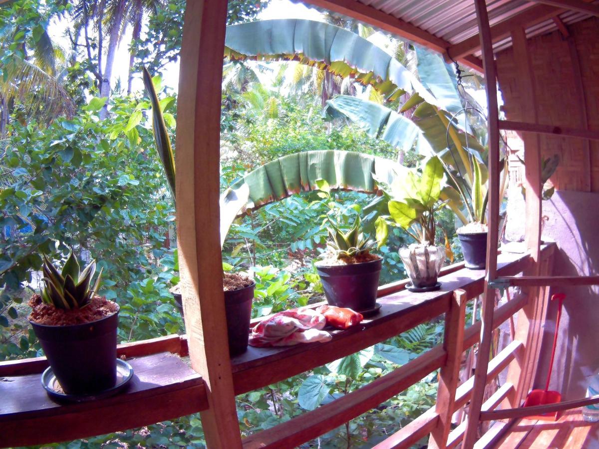 Suitetrails - Casa de Viajeros (2nd floor) spacious aircon room