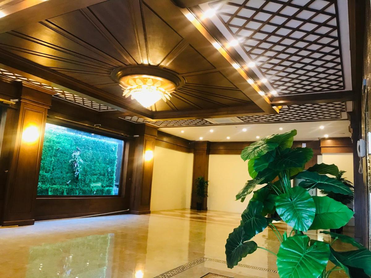 Suitetrails - Royal Peacock Hotel