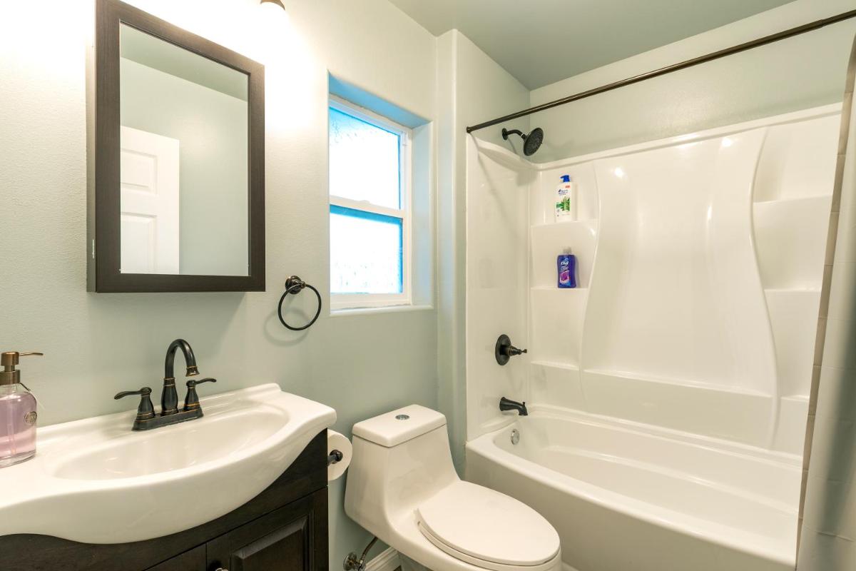 Ocean Breeze Inn - Housity