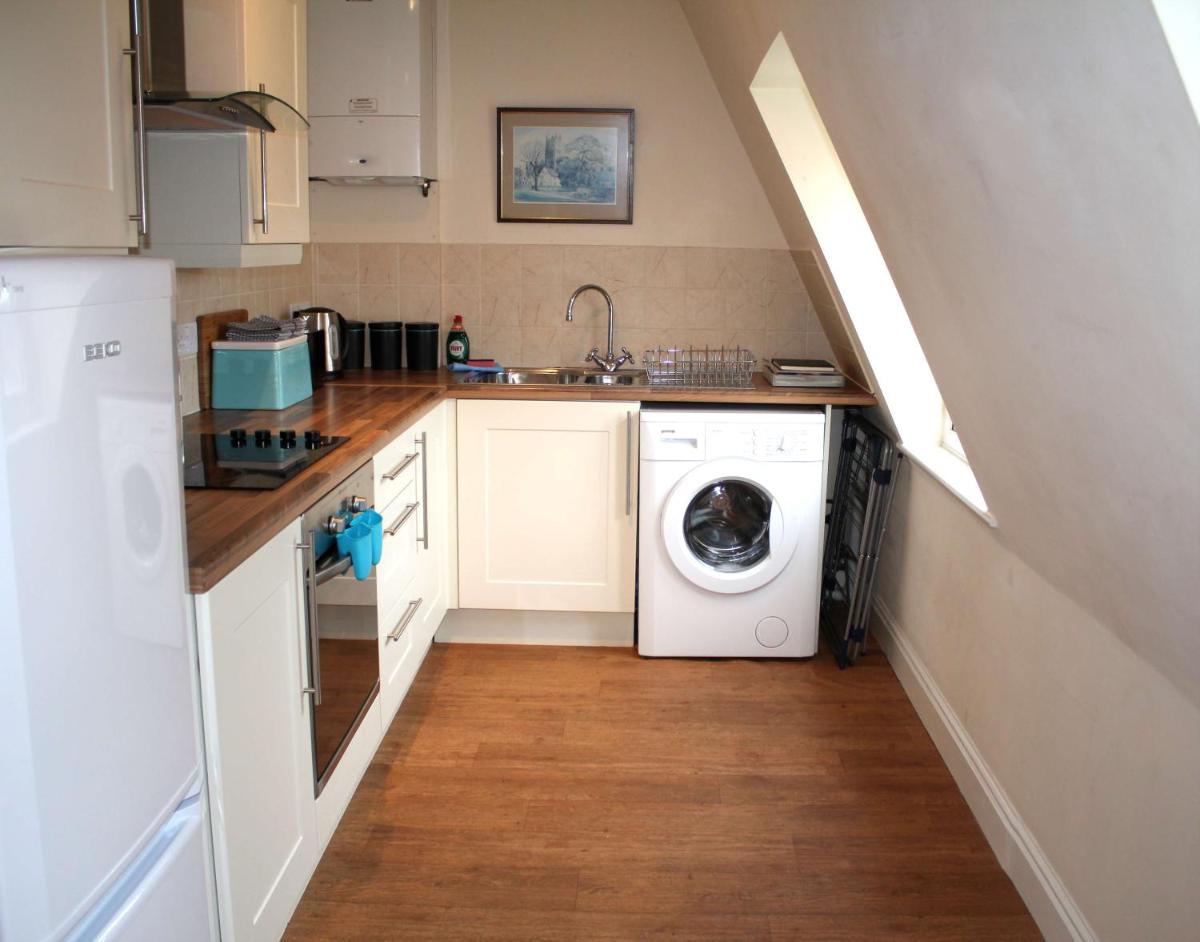 Cotswolds Valleys Accommodation - Exclusive use character one bedroom family holiday apartment - Hizvo