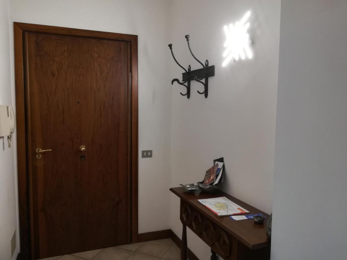 Suitetrails - BILOCALE VICINO AL TEATRO PONCHIELLI