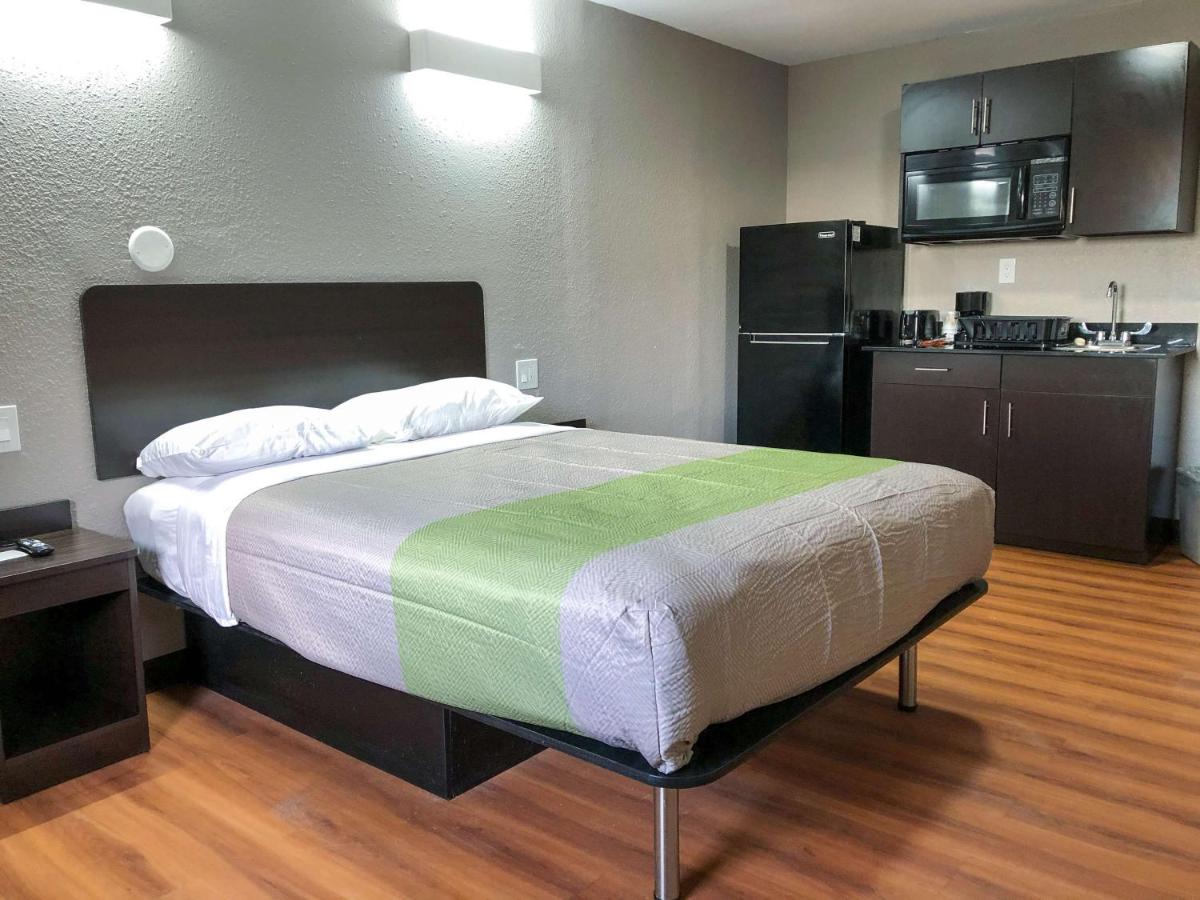 Studio 6 Wichita, KS - Airport - Housity